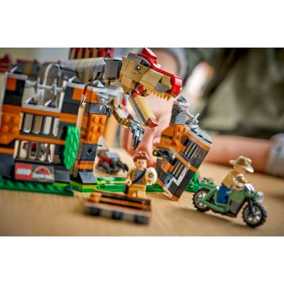 7. LEGO Jurassic World 77982 - Spinosaurus Escape