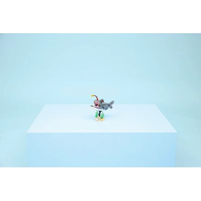 9. LEGO Creator 31381 Menacing Shark with Treasure Chest