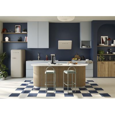 54. Smeg KLF03BLMEU electric kettle