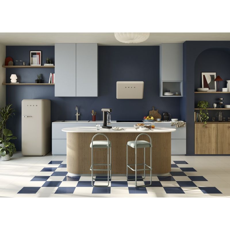54. Smeg KLF03BLMEU electric kettle
