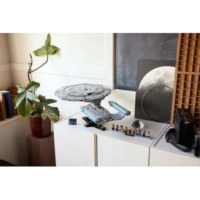 14. LEGO 10356 Icons - Star Trek: USS Enterprise NCC-1701-D