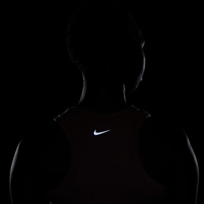 7. Nike Dri-Fit One Fitted Crop W T-shirt FN2806 233