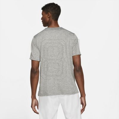 6. Nike Dri-FIT Rise 365 M T-shirt CZ9184-084