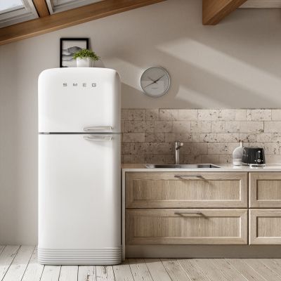 38. SMEG TSF01BLEU Toaster