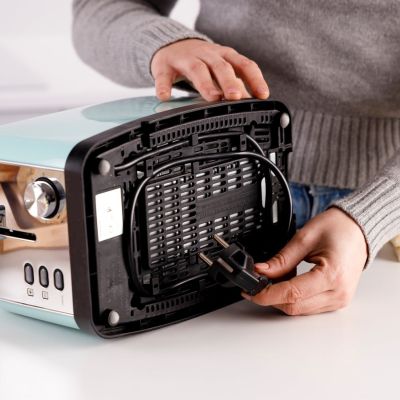 8. Taurus Vintage II Toaster Mint