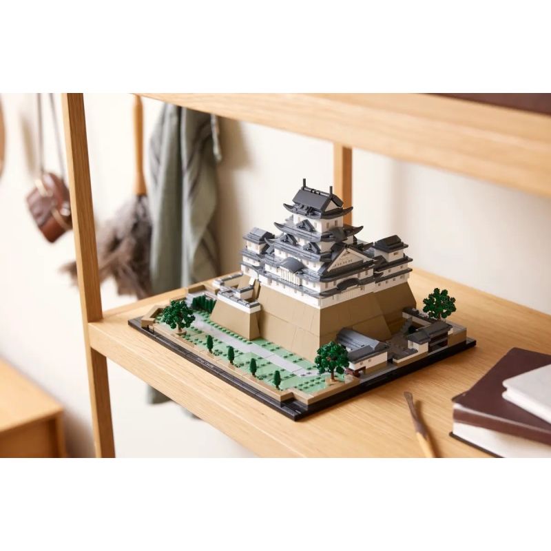 9. LEGO Architecture 21060 Himeji Castle
