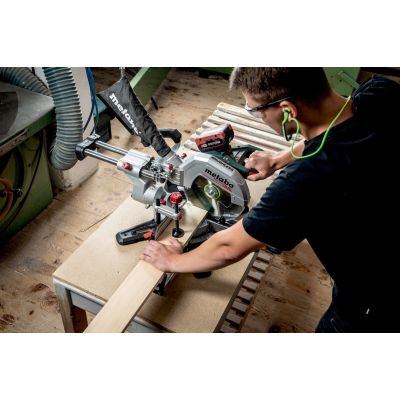 7. METABO KGS 18 LTX BL 254 Carcass Mitre Saw