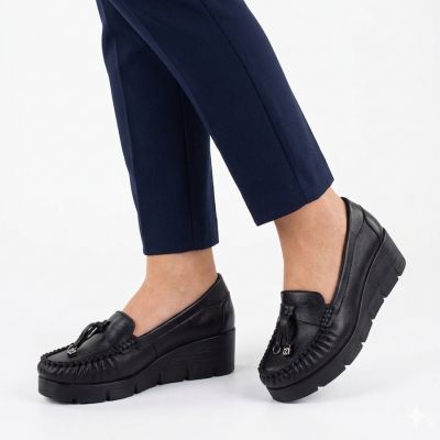 5. Black leather wedge moccasin shoes Vinceza 39990