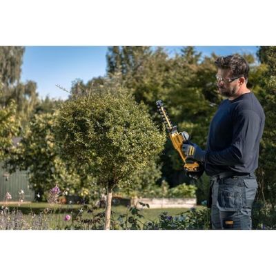 12. 18V DCMHT520N DEWALT Hedge Trimmer