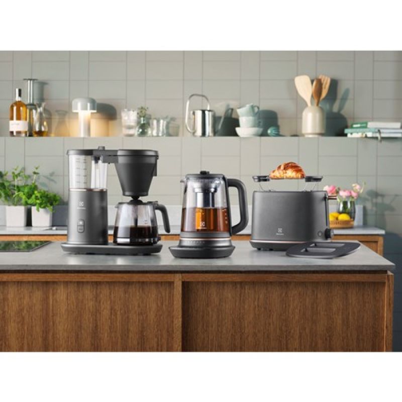 7. ELECTROLUX E7K1-6BP kettle