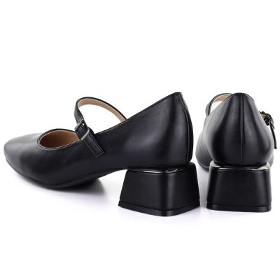 4. Women's block heel shoes with a strap, black Potocki 12815