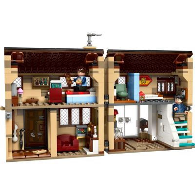 15. LEGO Harry Potter 76451 Privet Drive: Aunt Marge's Visit