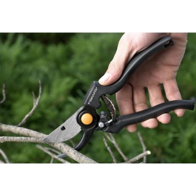 5. Fiskars 111960 Bypass Garden Shears Black