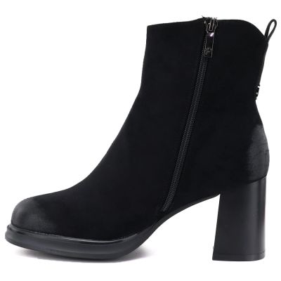 3. Black women’s heeled platform ankle boots Potocki SZ12844