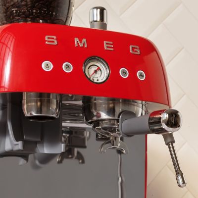 26. Smeg EGF03RDEU coffee machine Manual espresso machine 2.4 l