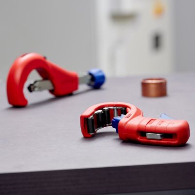 41. Knipex 90 31 03 BK hand pipe cutting tool Pipe cutter