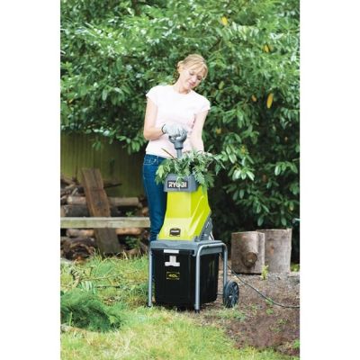3. 2500W branch shredder with pusher RYOBI
