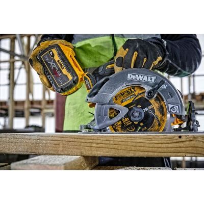 7. DeWALT DCS578NT-XJ Portable Circular Saw