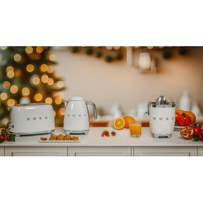 17. SMEG KL03WHEU electric kettle white
