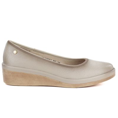 2. Women's beige wedge shoes Vinceza 39987