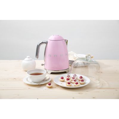 7. Smeg KLF03PKEU Rose Kettle