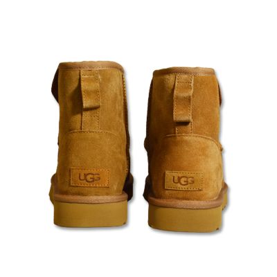 4. UGG W Classic Mini Bailey Zip Women's Snow Boots - 1151230-CHE