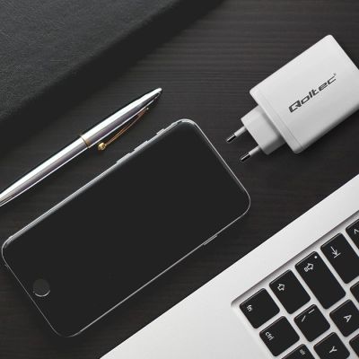 4. Qoltec 100W GaN Wall Charger | 5-20V | 1.5-5A | 2 x USB-C PD | 1 x USB QC 3.0 | White