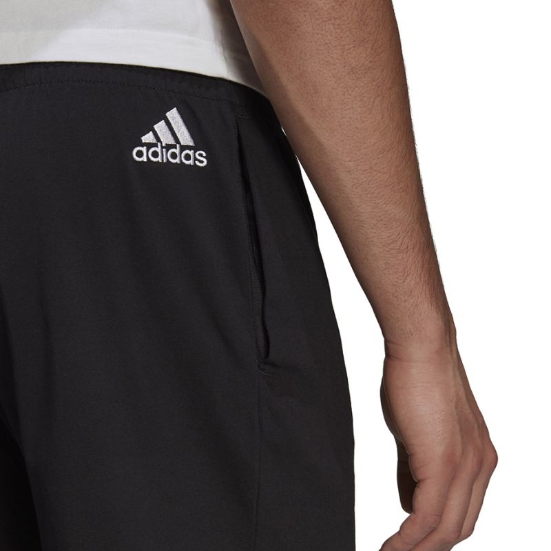 10. adidas AeroReady Essentials Linear Logo Shorts M GK9604