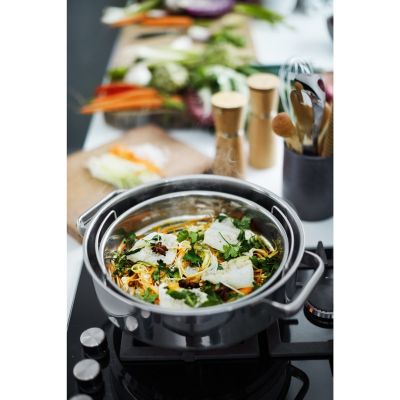 4. WMF Vitalis 1743016040 pot 5 l stainless steel