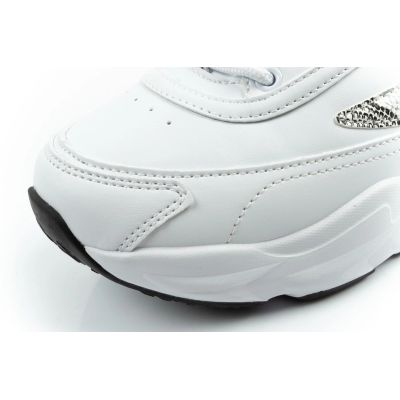 6. Fila women's sports shoes Skye ZP sneakers fashionable comfortable lightweight