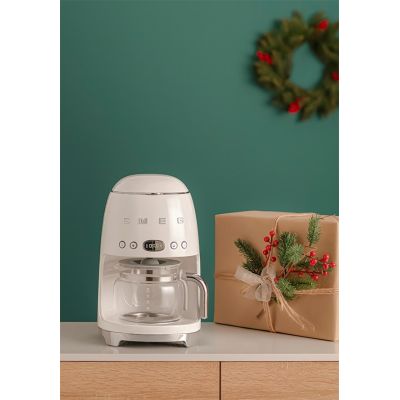 35. Smeg DCF02CREU Manual Drip Coffee Maker 1.4 l