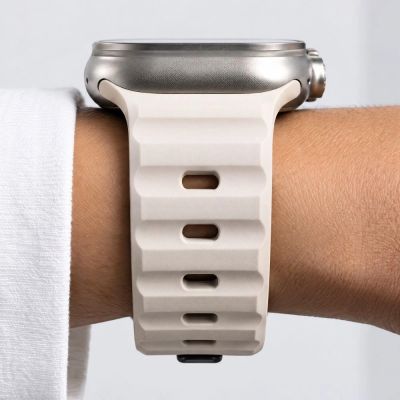 7. Tech-Protect Silicone Line Strap for Apple Watch 44 / 45 / 46 / 49 mm - Beige