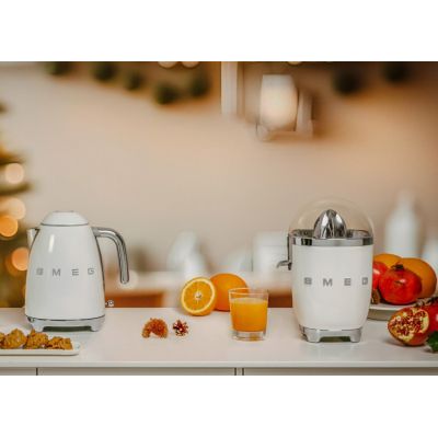 71. Smeg KLF03CREU Electric Kettle 1.7 L 2400 W Cream