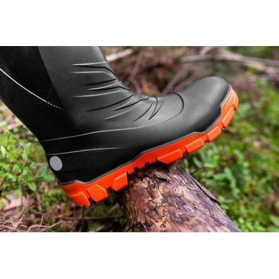 6. NEO tools 82-900-42 safety shoes