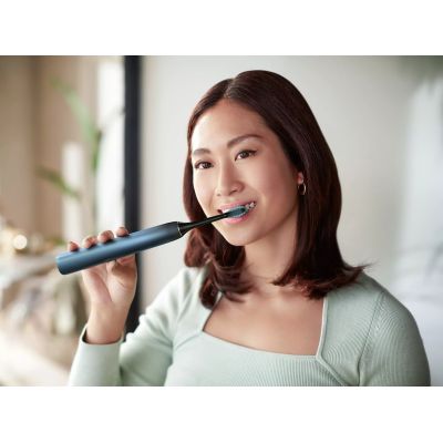 46. PHILIPS HX9911/88 DiamondClean Toothbrush