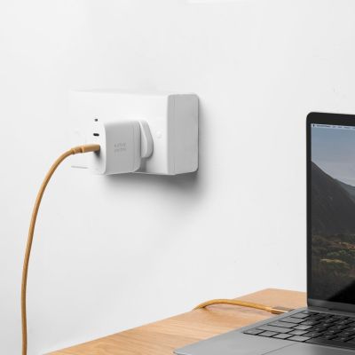 4. Native Union Fast Charger PD 67W