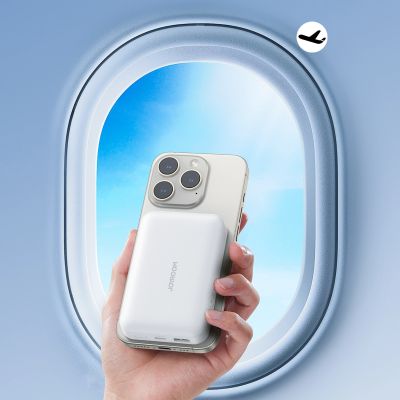 9. Joyroom JR-W020 Powerbank 20W 10000mAh MagSafe + USB-C - USB-C cable 0.25m - white