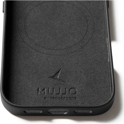 5. Mujjo iPhone 17 Black Leather Case