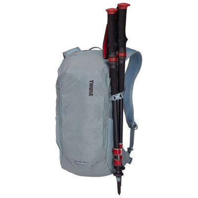 7. Thule AllTrail Daypack 18 L - pond