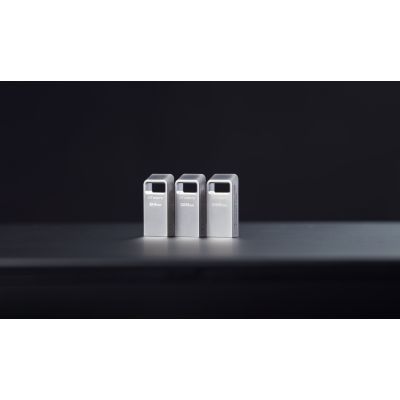 7. KINGSTON FLASH 64GB DATATRAVELER USB 3.2 Gen 1 200MB/s