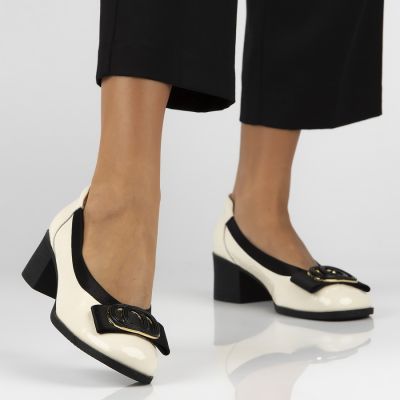 8. Beige patent leather pumps on a block heel Filippo DP6960