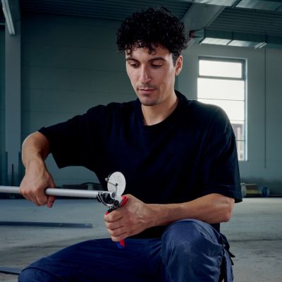 24. KNIPEX PIPE CUTTER FOR COMPOSITE AND PLASTIC PIPES