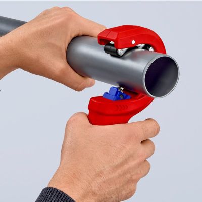 17. Knipex 90 23 01 BK hand pipe cutting tool Pipe cutter
