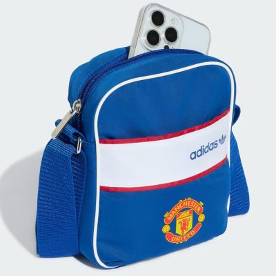 4. adidas Manchester United KQ5125 bag