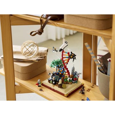 11. LEGO 21355 Ideas - The Evolution of Science