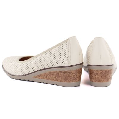 4. Women's openwork wedge pumps, beige, Vinceza 58629