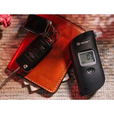 7. TRACER EZ-1 SEMICONDUCTOR BREATHALYZER TRAALC47556