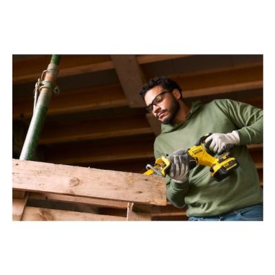 3. Stanley SFMCS310B-XJ Reciprocating Saw 3200 spm Black, Yellow
