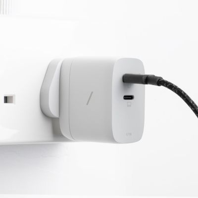 3. Native Union Fast Charger PD 67W