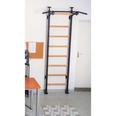 13. GYMNASTIC WOODEN AND METAL EXTENSION WALL BAR WITH METAL HANDLE IN OAK COLOUR BENCHK 511